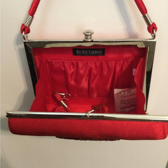 Perfect little Ruby red party purse. New w/o tag. - Picture 3 of 4